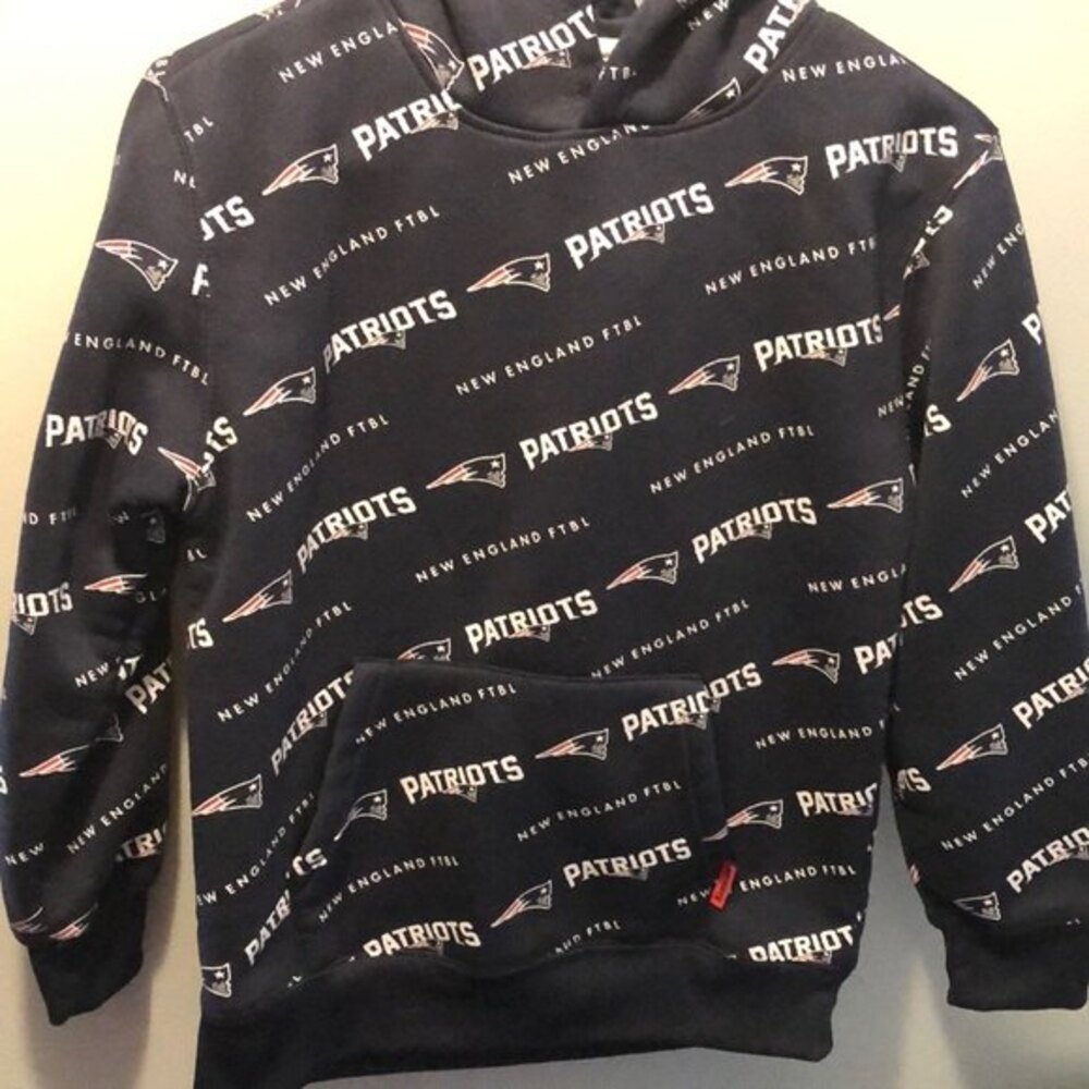 Patriots hooded sweatshirt size medium 10/12